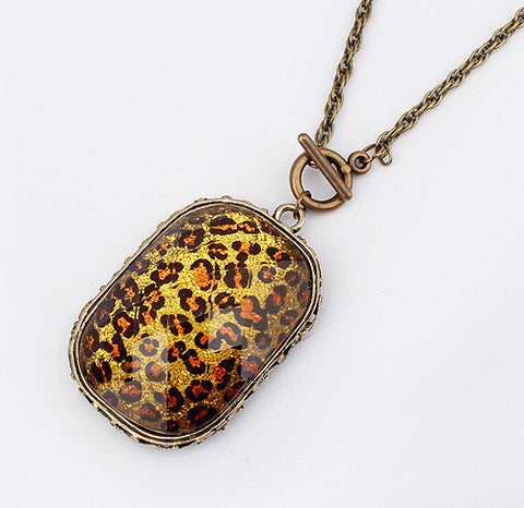 Vintage Chic Style Square Women's Leopard Pattern Pendant Alloy Necklace