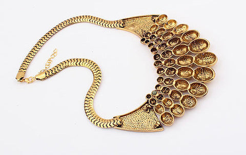 Fashion All Matched Women's Crescent Pendant Alloy Necklace